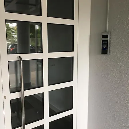 Special Apartment - Stadtnah, Balkon, Parkplatz, E-Ladestation, Gitterbox Fuer Fahrraeder, Fitnessstudio Koblenz  Buitenkant foto