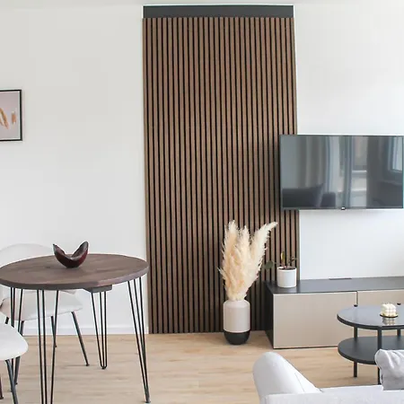 Special Apartment - Stadtnah, Balkon, Parkplatz, E-Ladestation, Gitterbox Fuer Fahrraeder, Fitnessstudio Koblenz  Buitenkant foto