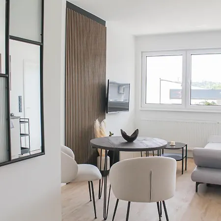 Special Apartment - Stadtnah, Balkon, Parkplatz, E-Ladestation, Gitterbox Fuer Fahrraeder, Fitnessstudio Koblenz  Buitenkant foto