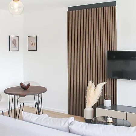 Special Apartment - Stadtnah, Balkon, Parkplatz, E-Ladestation, Gitterbox Fuer Fahrraeder, Fitnessstudio Koblenz  Buitenkant foto