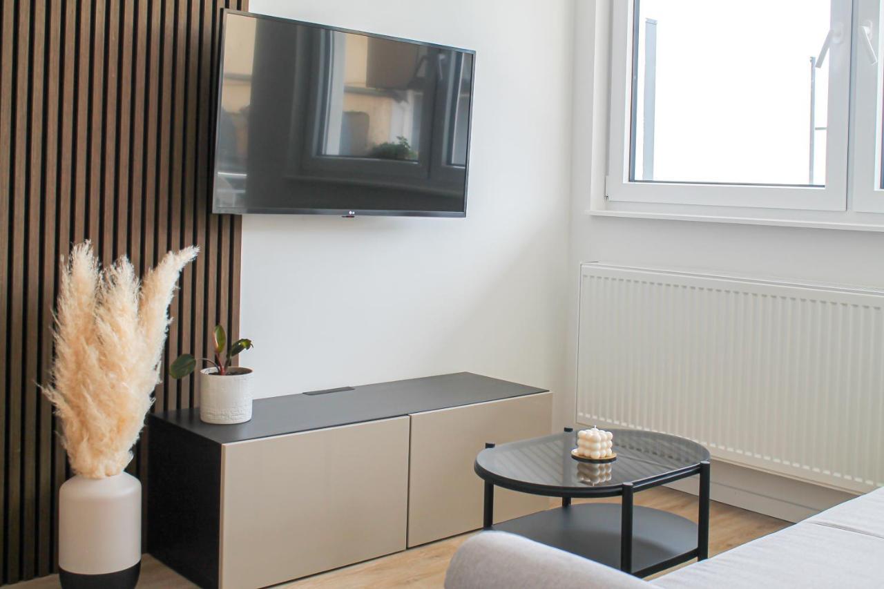 Apartment Special - Stadtnah, Balkon, Parkplatz, E-ladestation, Gitterbox Fuer Fahrraeder, Fitnessstudio